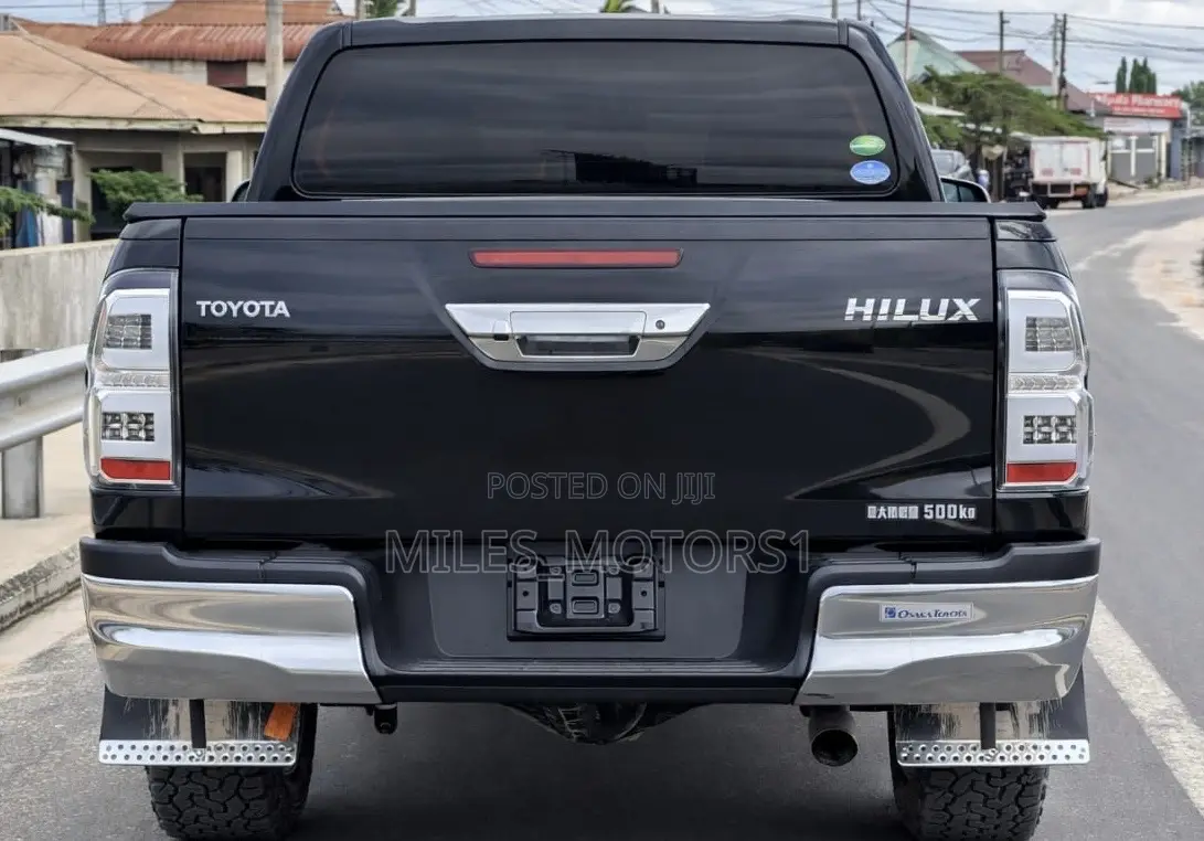 Toyota Hilux 2018 Black