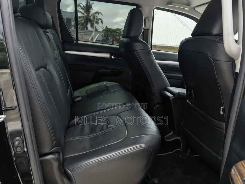 Toyota Hilux 2018 Black