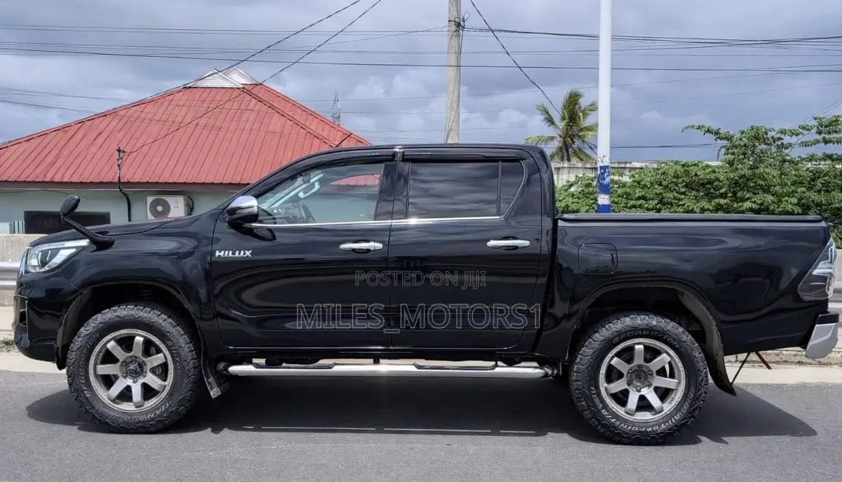 Toyota Hilux 2018 Black
