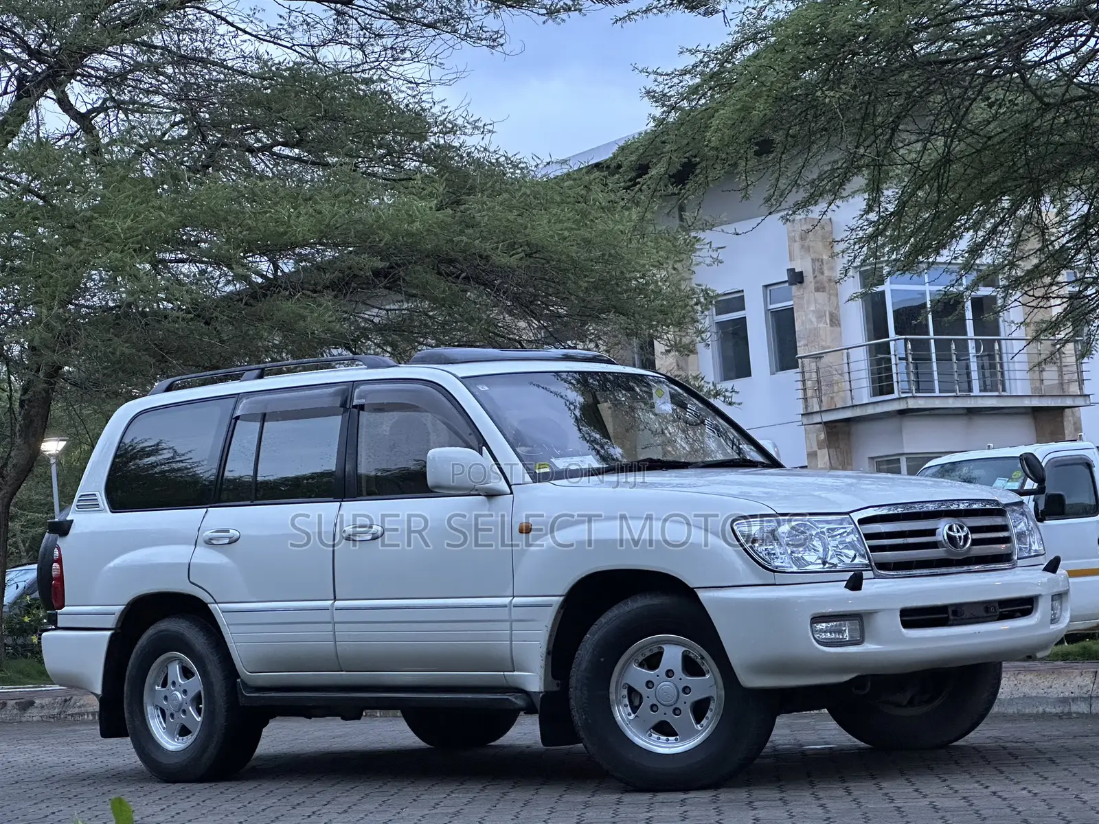 Toyota Land Cruiser 4x4 2007 White