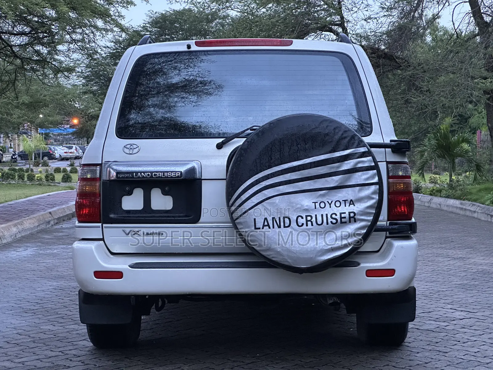 Toyota Land Cruiser 4x4 2007 White
