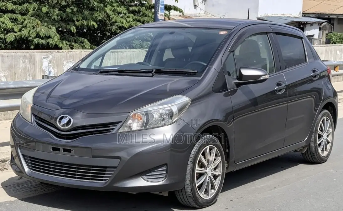 Toyota Vitz 2012 Gray
