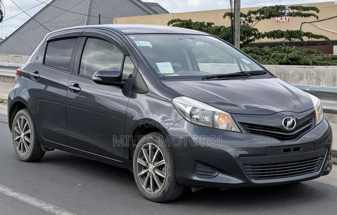 Toyota Vitz 2012 Gray