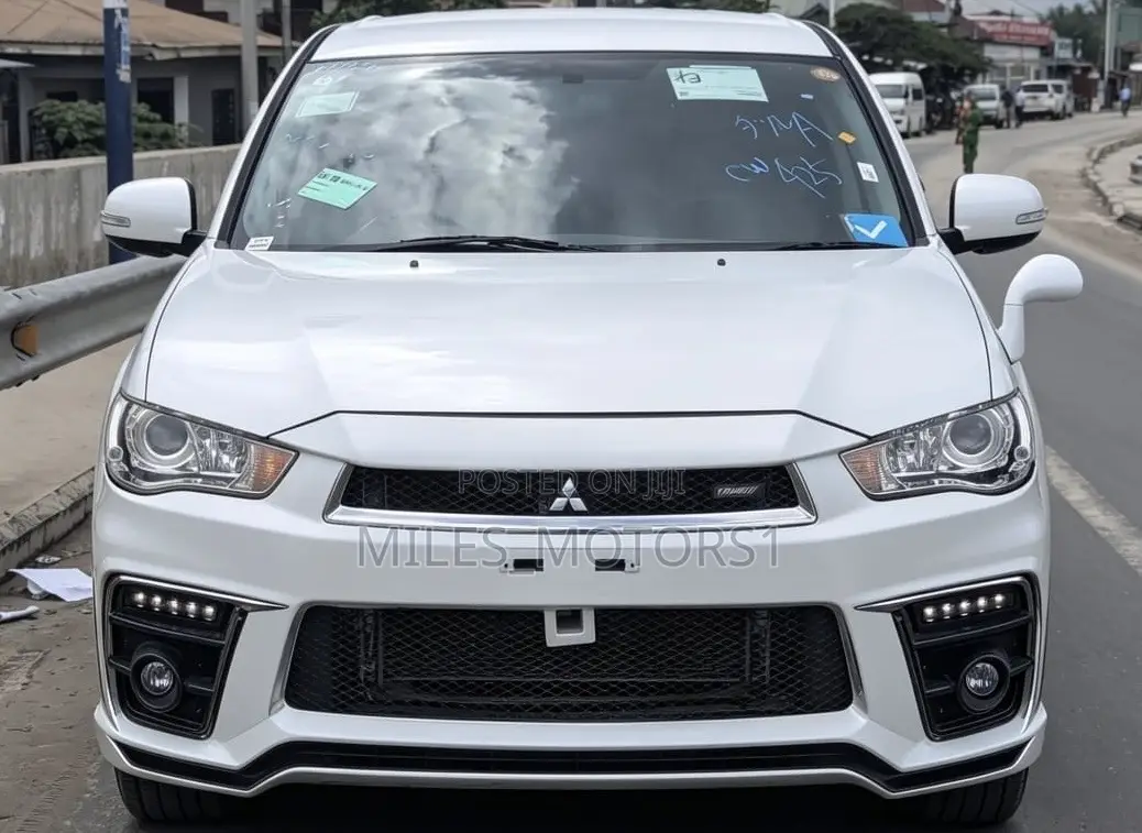 Mitsubishi Outlander 2011 White