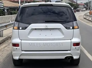 Mitsubishi Outlander 2011 White