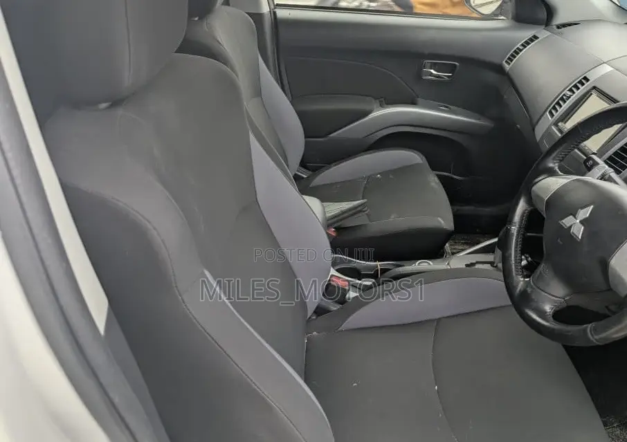Mitsubishi Outlander 2011 White