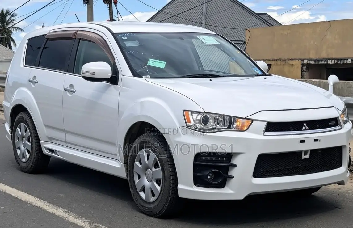 Mitsubishi Outlander 2011 White