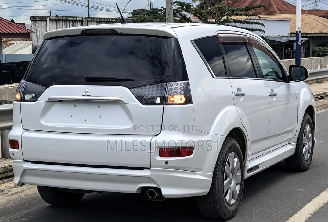 Mitsubishi Outlander 2011 White