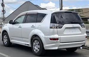 Mitsubishi Outlander 2011 White
