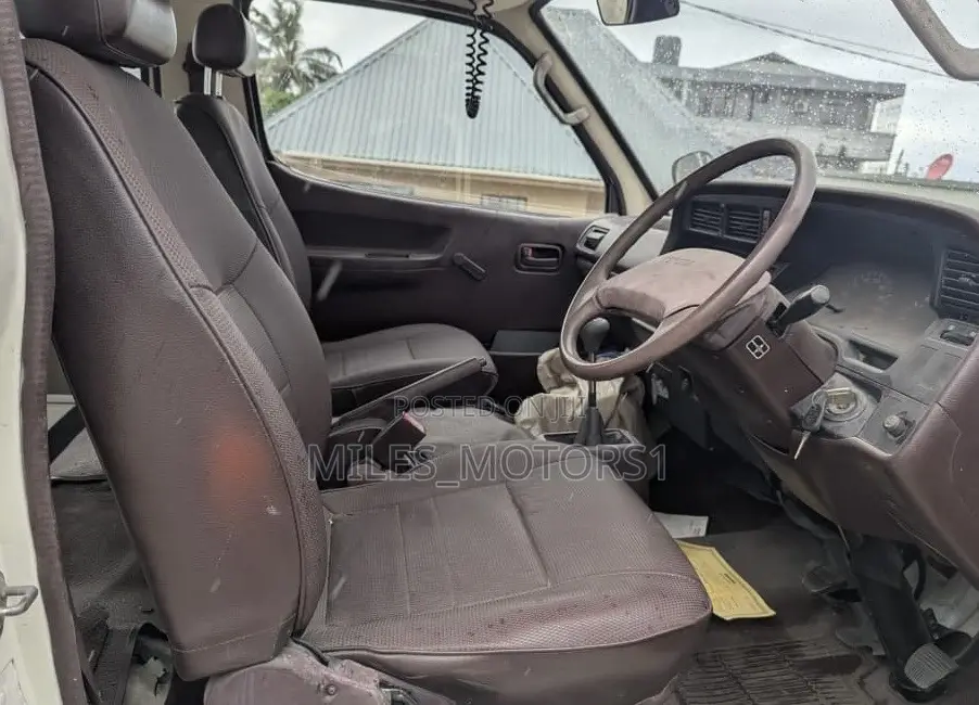 Toyota HiAce 2005 White