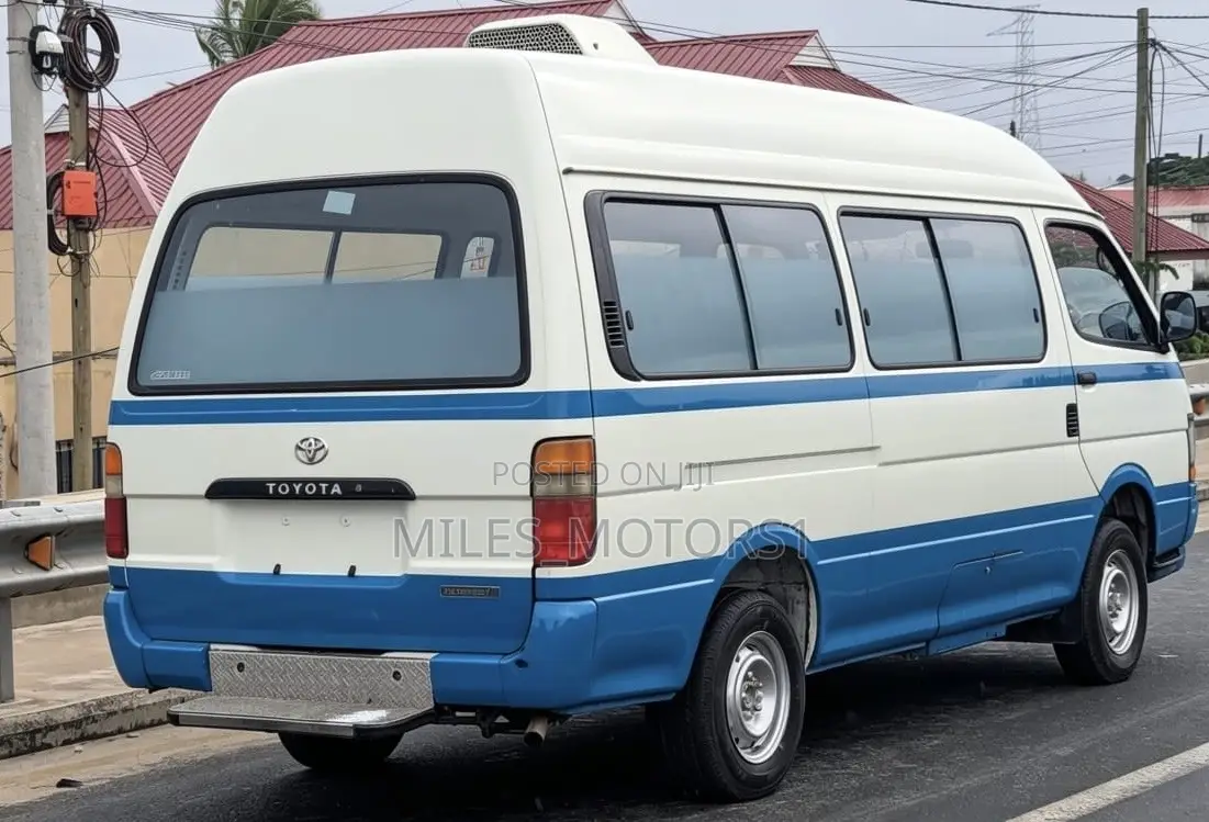 Toyota HiAce 2005 White
