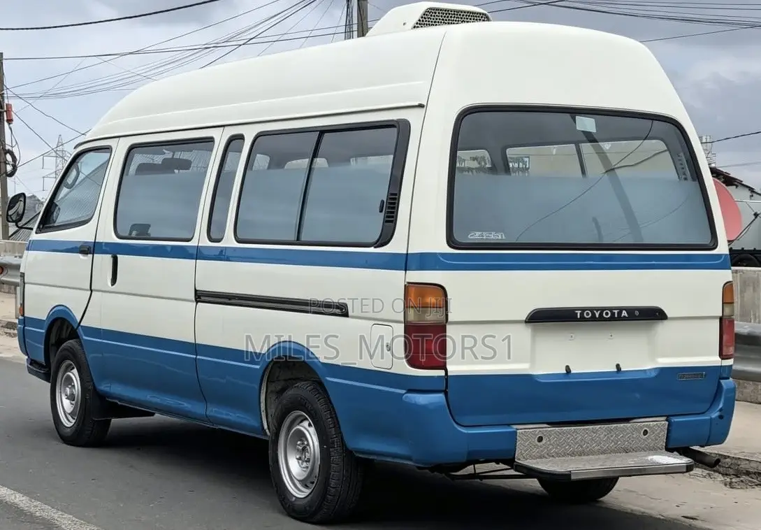 Toyota HiAce 2005 White