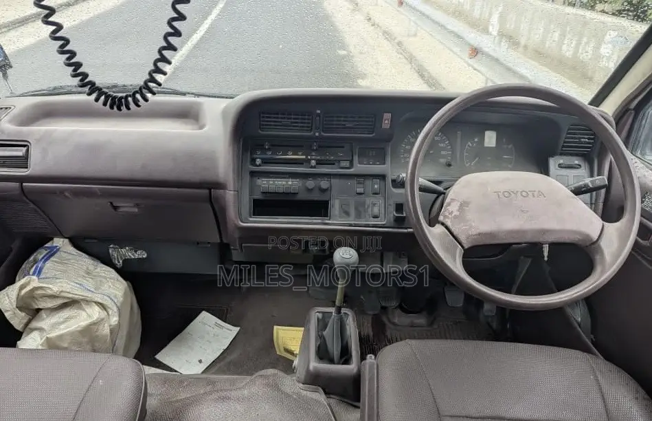 Toyota HiAce 2005 White