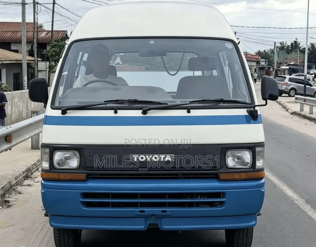Toyota HiAce 2005 White