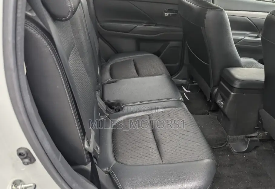 Mitsubishi Outlander PHEV 2018 White