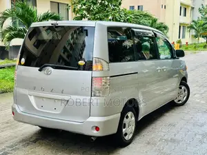 Toyota Voxy 2007 Silver