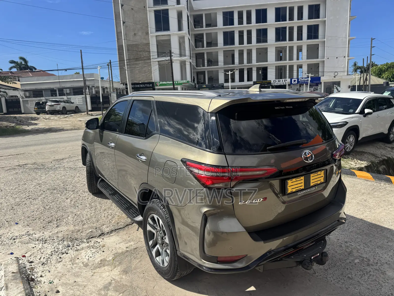 Toyota Fortuner 2.4 D AWD 2023 Brown