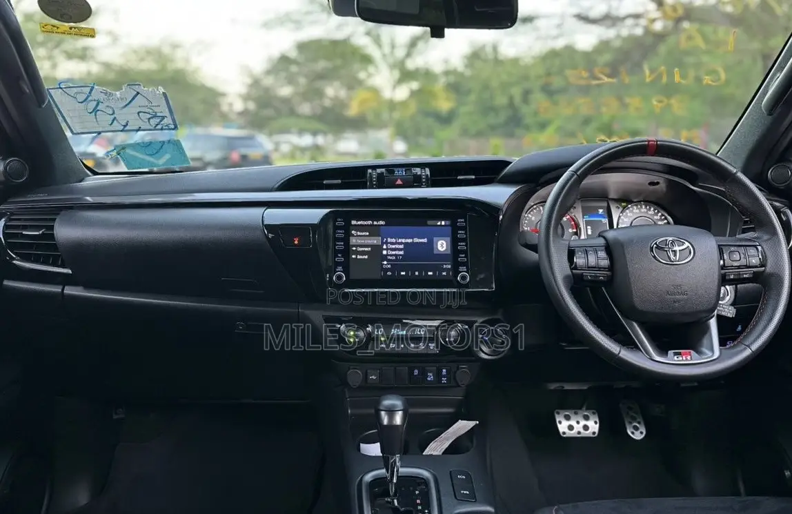 Toyota Hilux 2024 Black