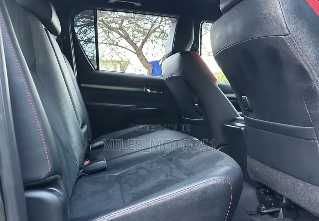Toyota Hilux 2024 Black