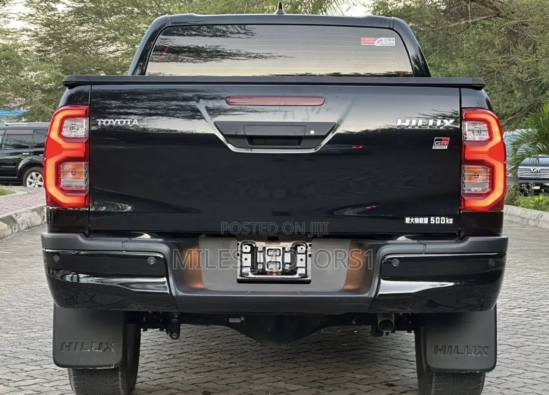 Toyota Hilux 2024 Black