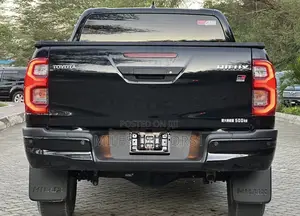 Toyota Hilux 2024 Black
