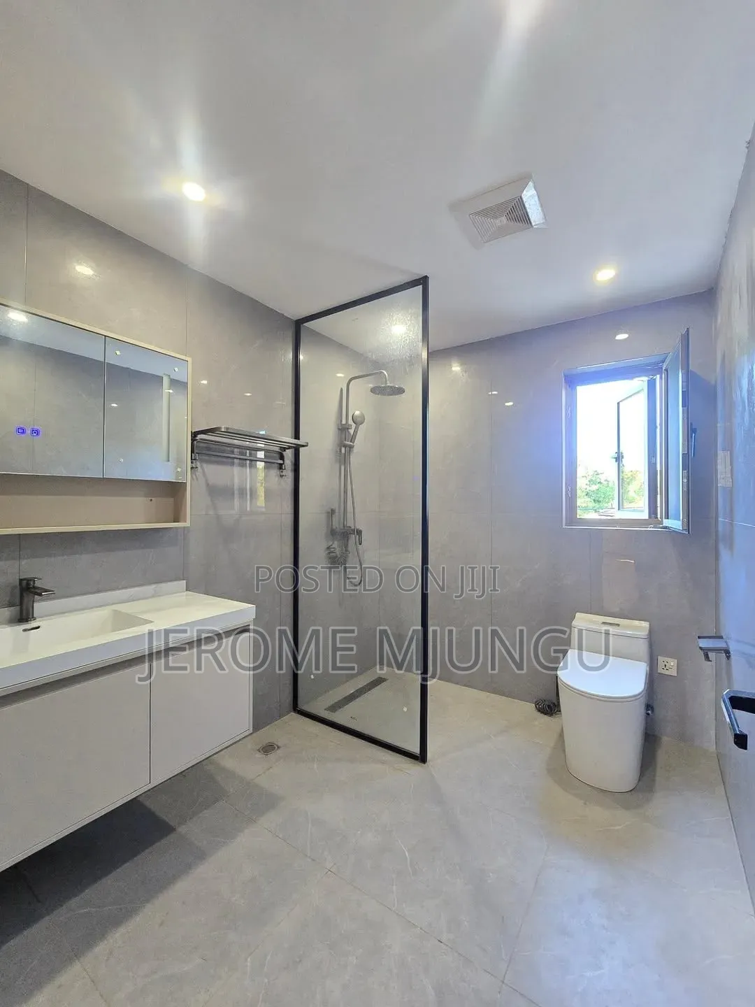 4bdrm Apartment in Oyster Bay for sale