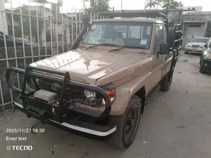 Toyota Land Cruiser 75 Pickup 1990 Beige