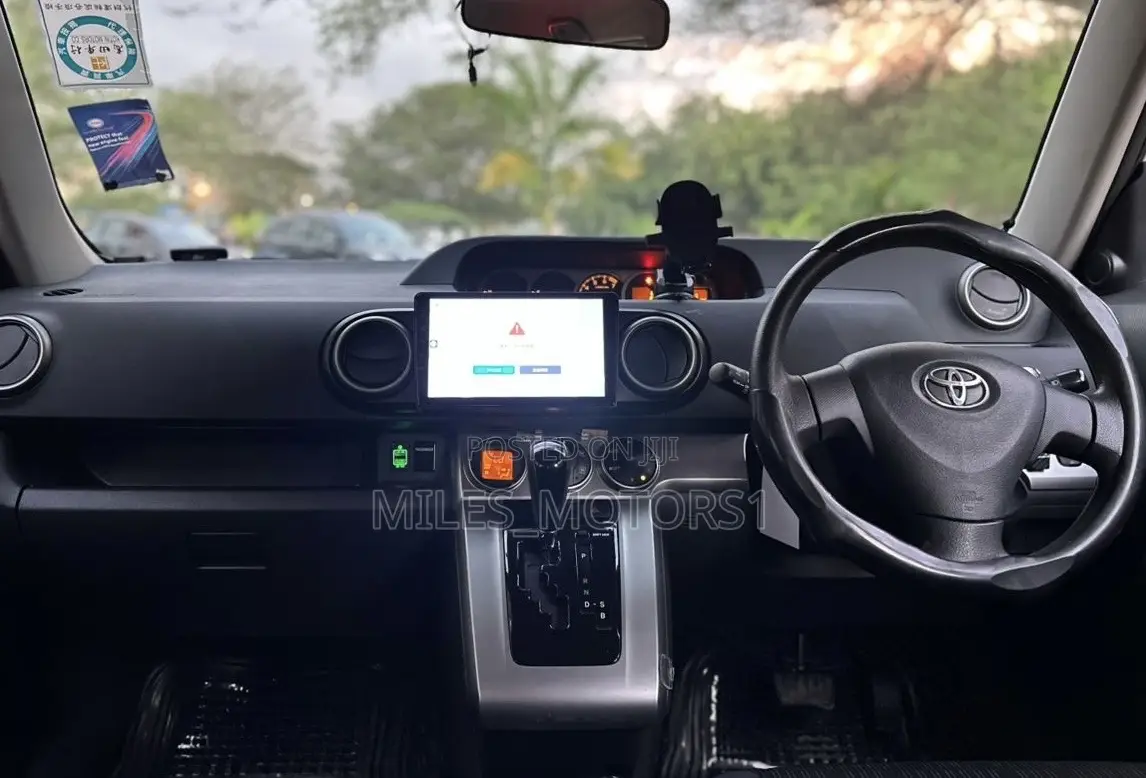 Toyota Corolla Rumion 2011 White