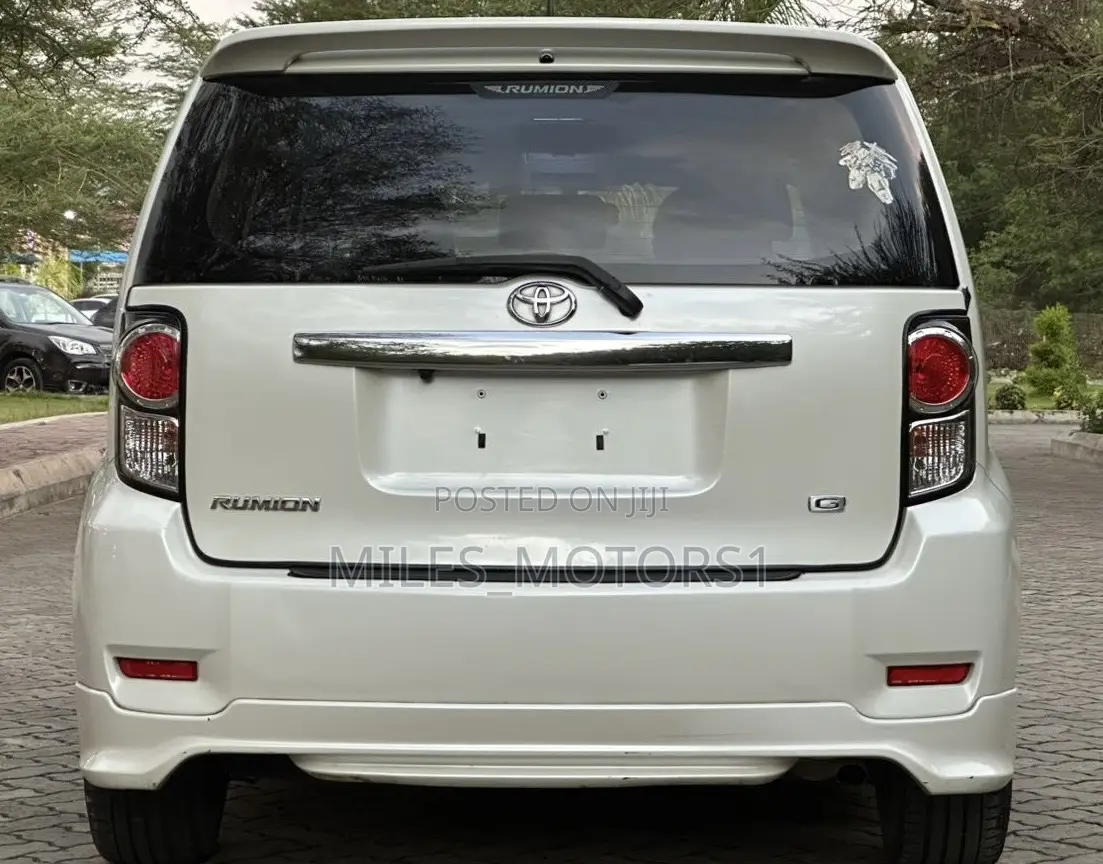 Toyota Corolla Rumion 2011 White