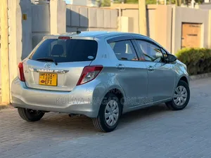 Toyota Vitz 2013 Silver