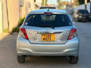 Toyota Vitz 2013 Silver