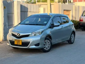 Toyota Vitz 2013 Silver