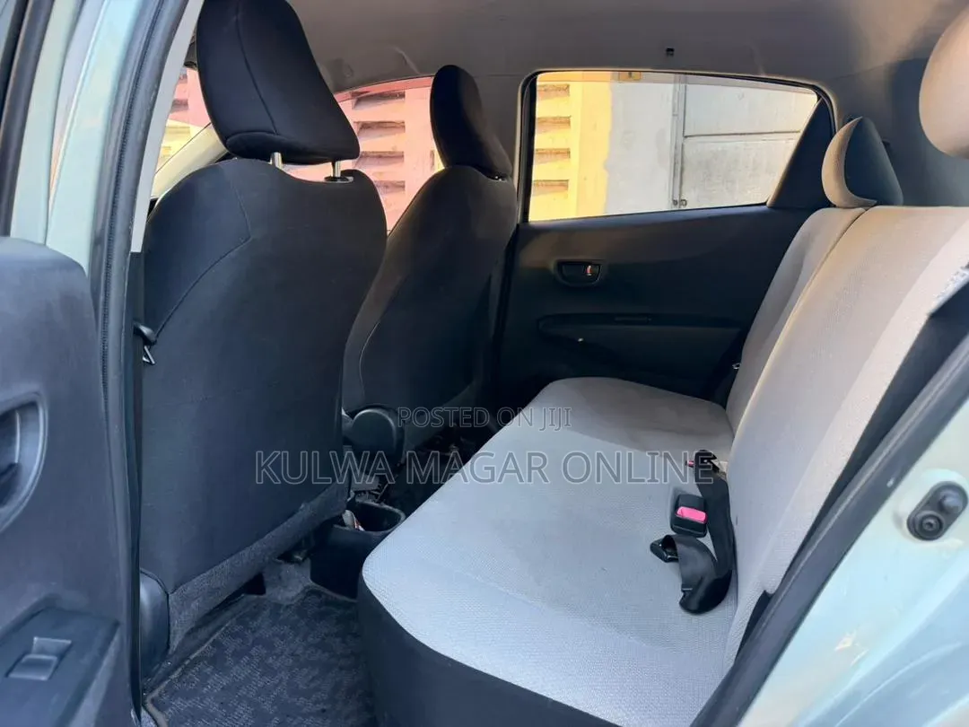 Toyota Vitz 2013 Silver