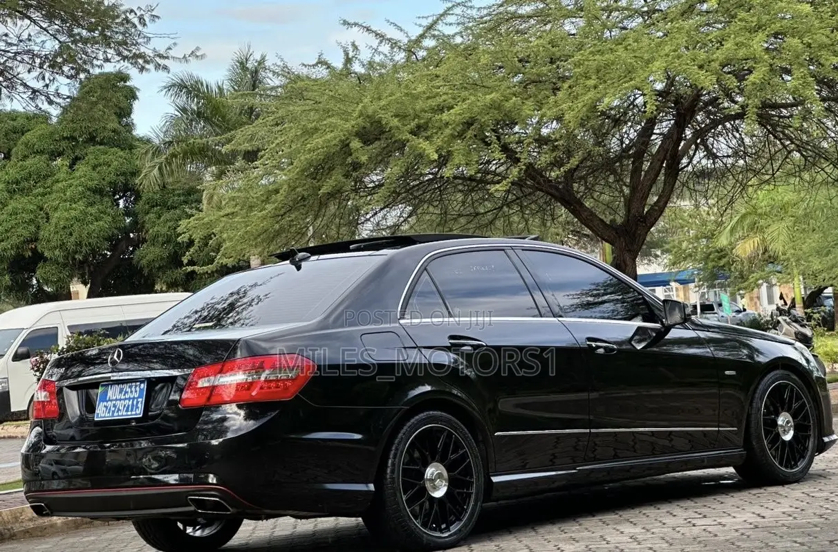 Mercedes-Benz E350 2012 Black