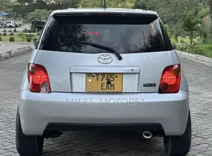 Toyota IST 2004 Silver
