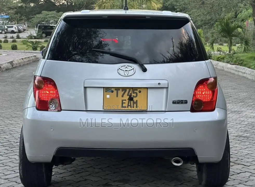 Toyota IST 2004 Silver