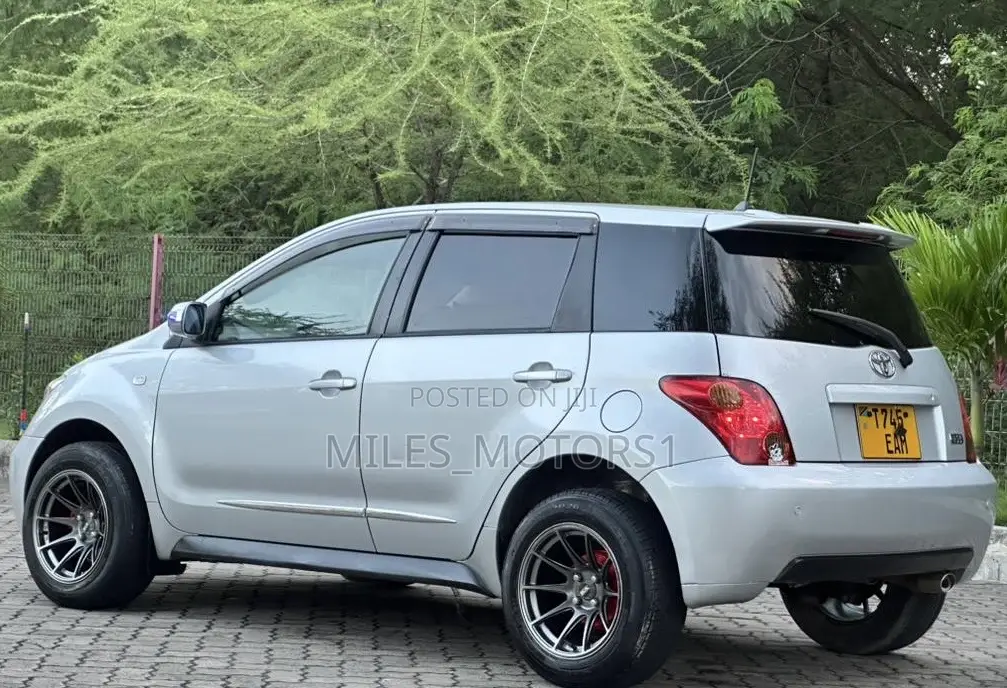 Toyota IST 2004 Silver