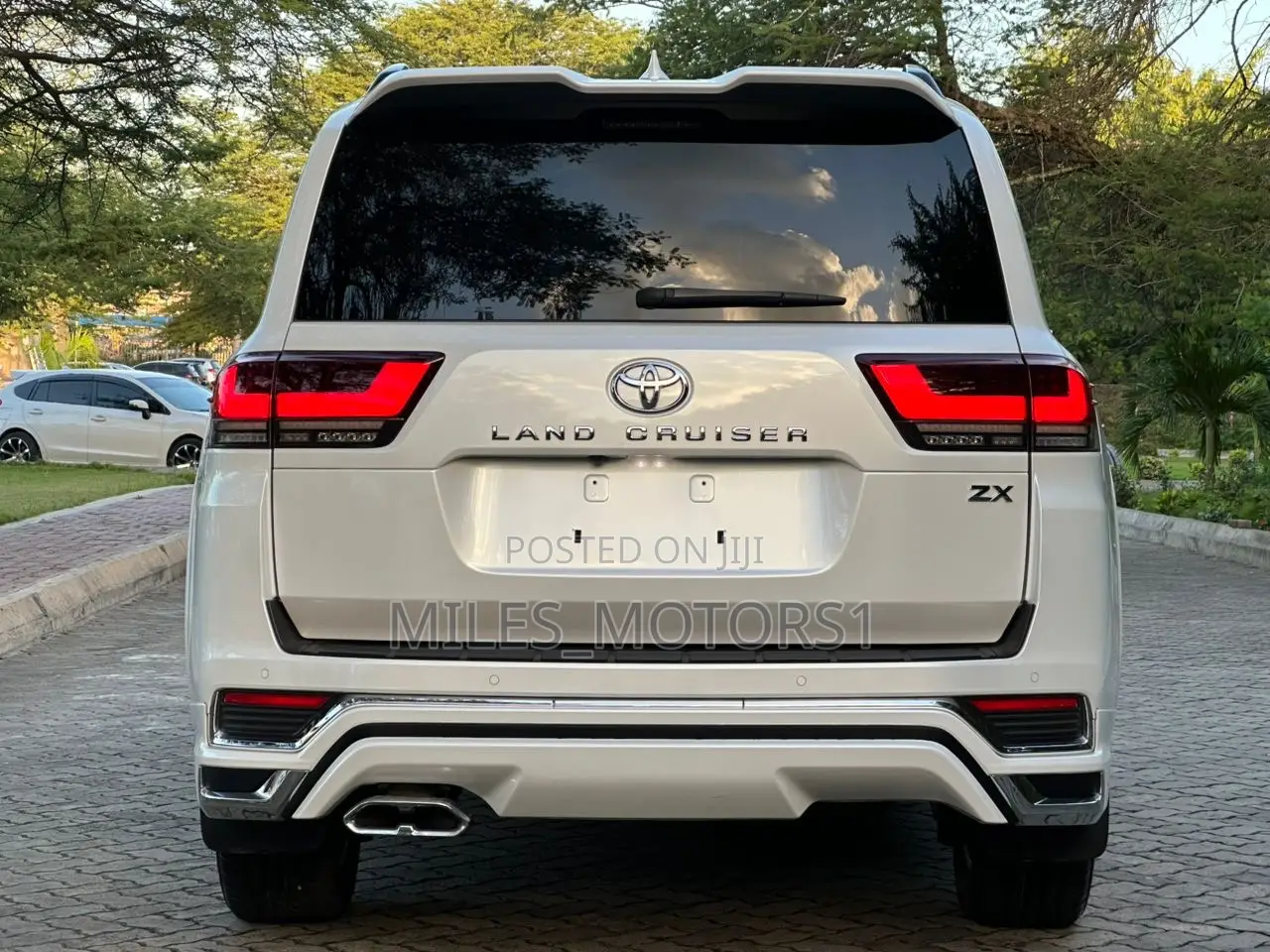Toyota Land Cruiser 2023 White