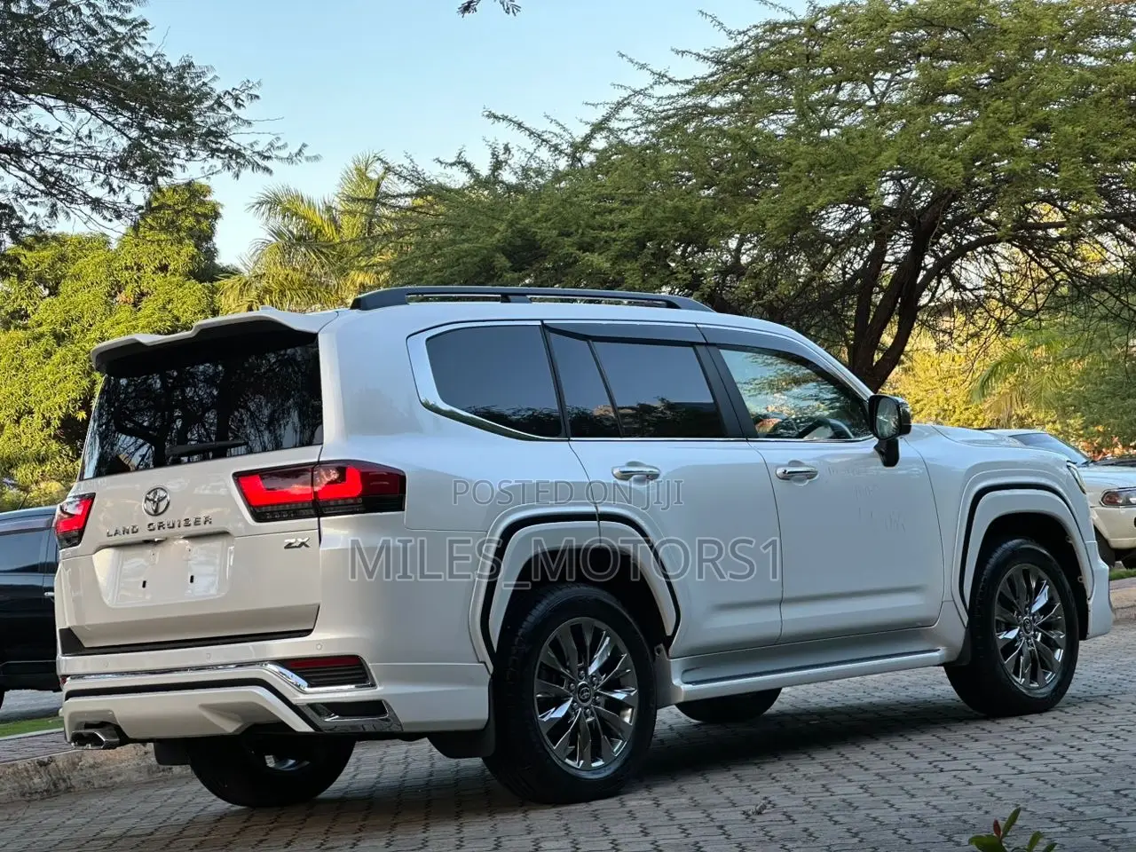 Toyota Land Cruiser 2023 White