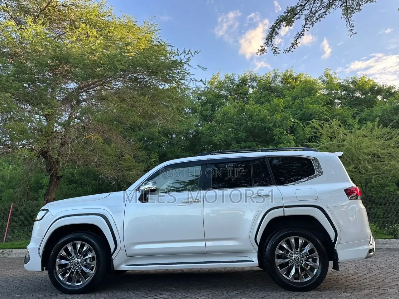 Toyota Land Cruiser 2023 White