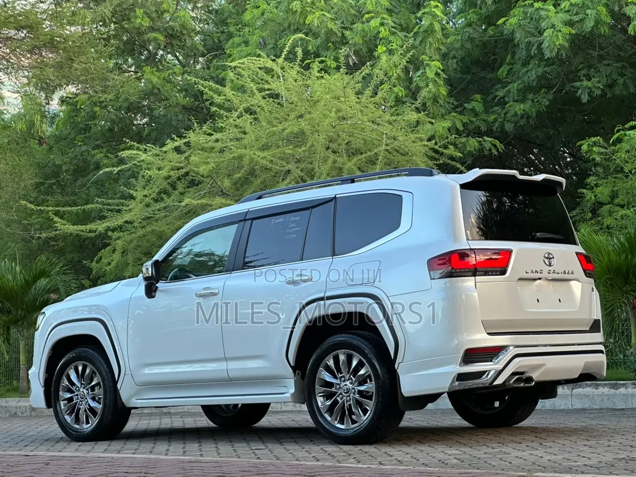 Toyota Land Cruiser 2023 White