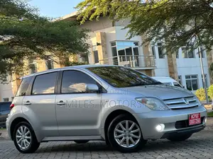Toyota IST 2004 Silver