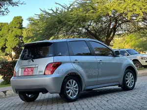 Toyota IST 2004 Silver