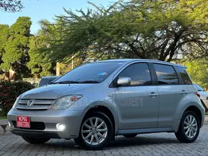 Toyota IST 2004 Silver