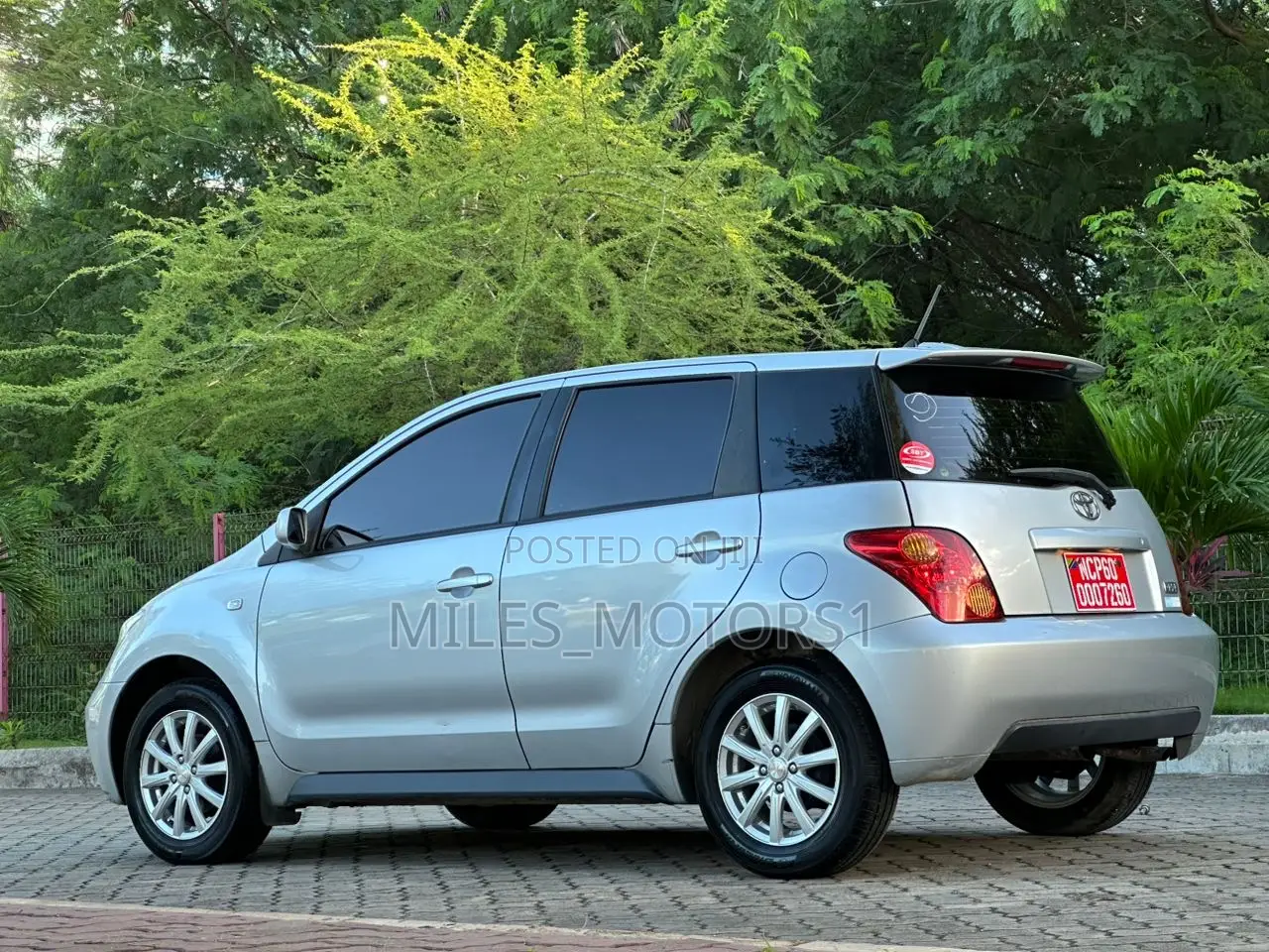 Toyota IST 2004 Silver