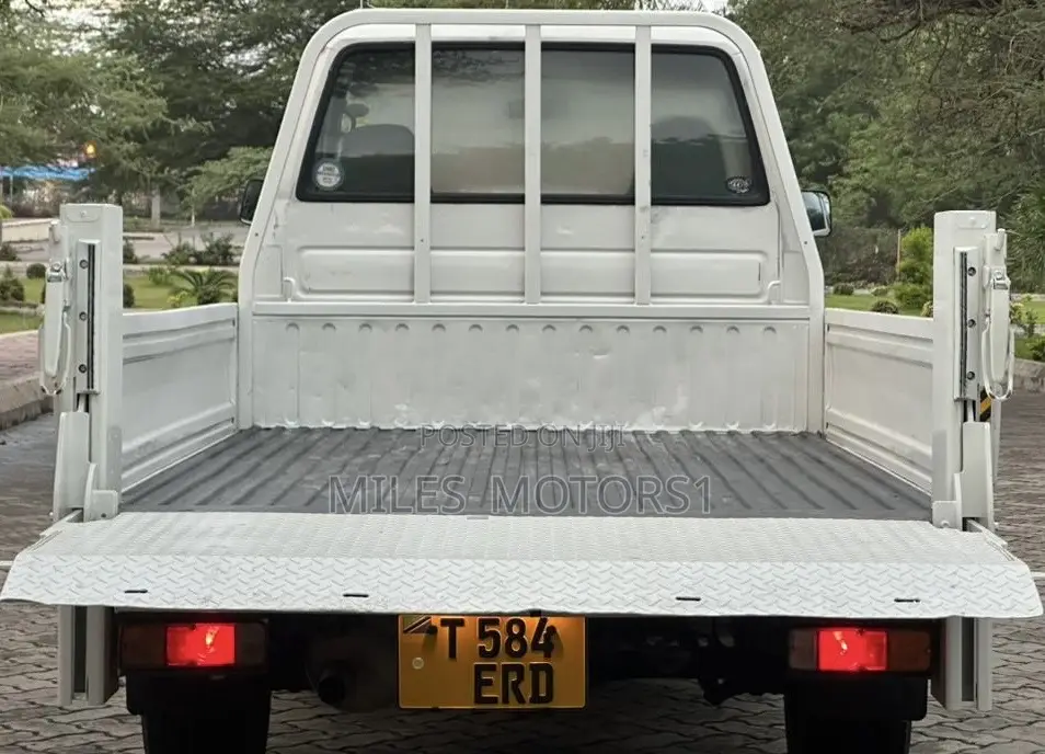 Toyota TownAce 2004 White