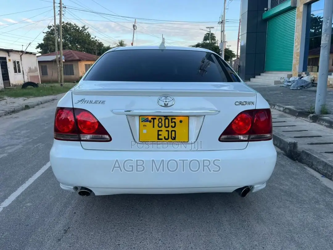 Toyota Crown 2006 White