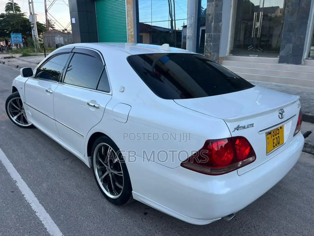 Toyota Crown 2006 White