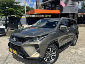 Toyota Fortuner 2023 Brown
