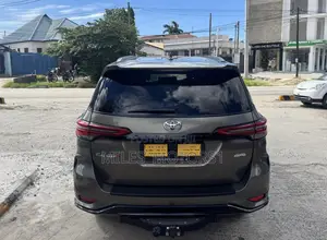 Toyota Fortuner 2023 Brown